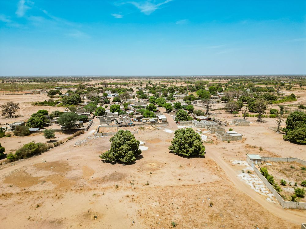 Terrain de 300 m2  – 5 km de la plage  - Image 1