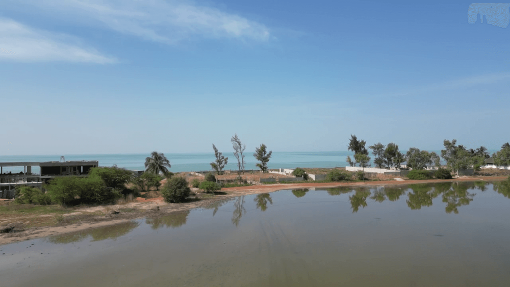  "Jaune Lagune"- Terrain de 300m2 a 300 m de la plage - Image 2