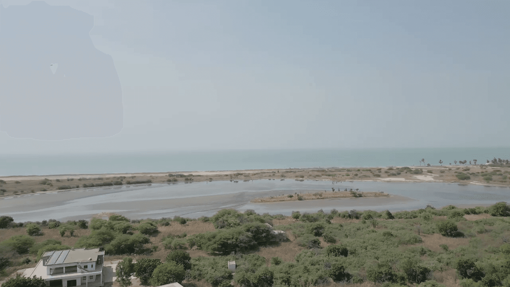  "Jaune Lagune"- Terrain de 300m2 a 300 m de la plage - Image 1